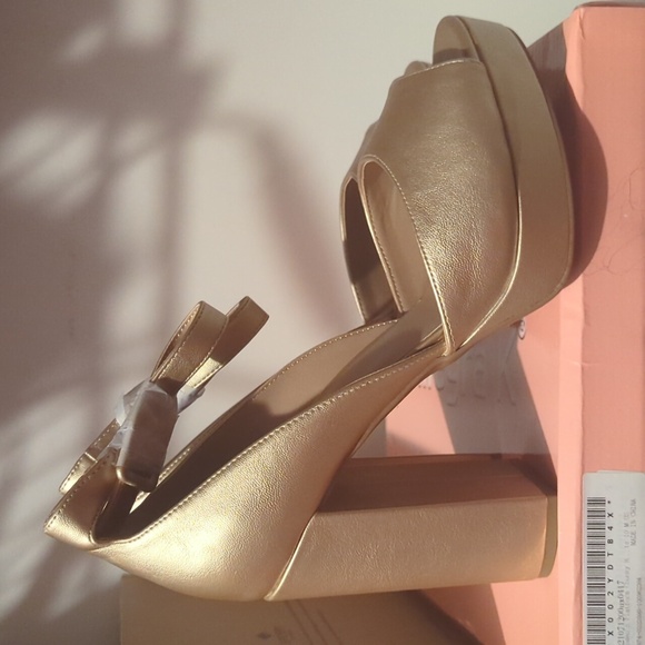 Shoes - Picture 4 of 6